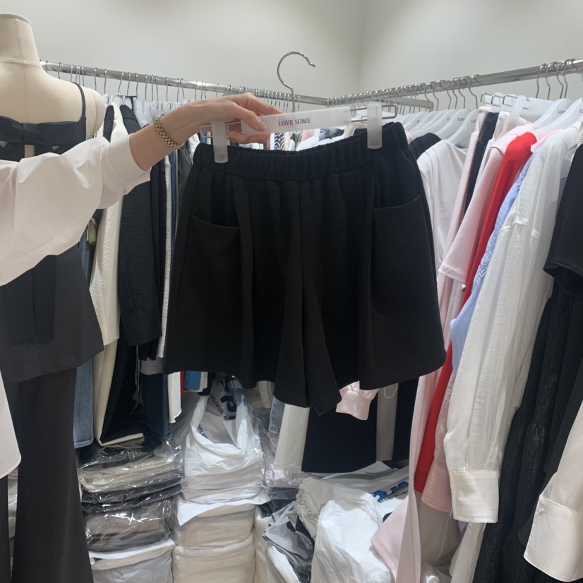 LOVE SOME韓國直郵女裝新款人氣時尚26春夏熱賣推薦短褲V領LOVE SOME短褲圖色2