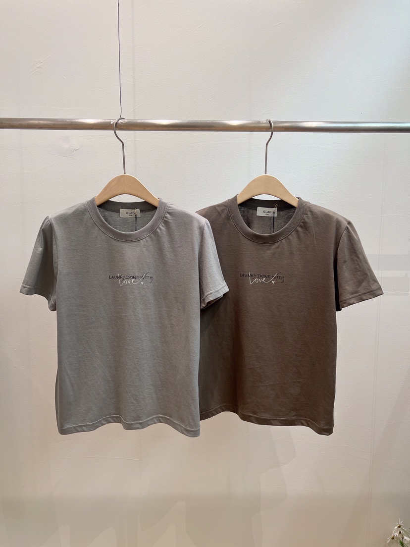 GLAD SOME韓國直郵實拍女裝新品休閑人氣時尚26春夏推薦T恤GLAD SOMET恤圖色2左二色