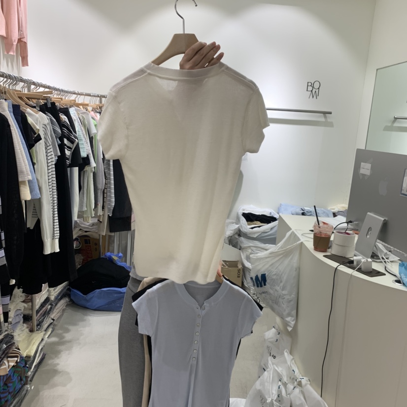 BY BOMI韓國東大門代購女裝新品26春夏職業時尚熱賣T恤紐扣BY BOMIT恤