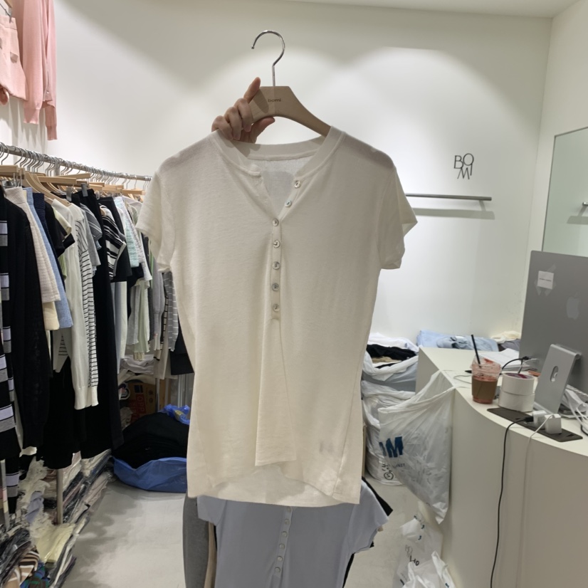 BY BOMI韓國東大門代購女裝新品26春夏職業時尚熱賣T恤紐扣BY BOMIT恤圖色1