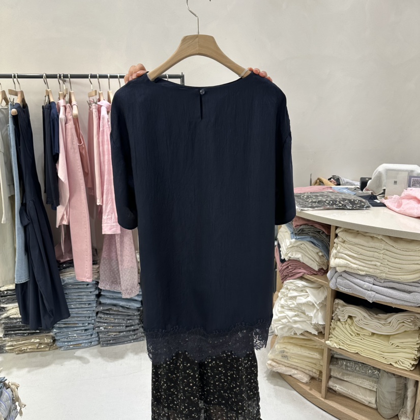 AURA韓國直郵女士新款時尚26春夏人氣襯衫蕾絲衫不含項鏈Au ra襯衫/蕾絲衫