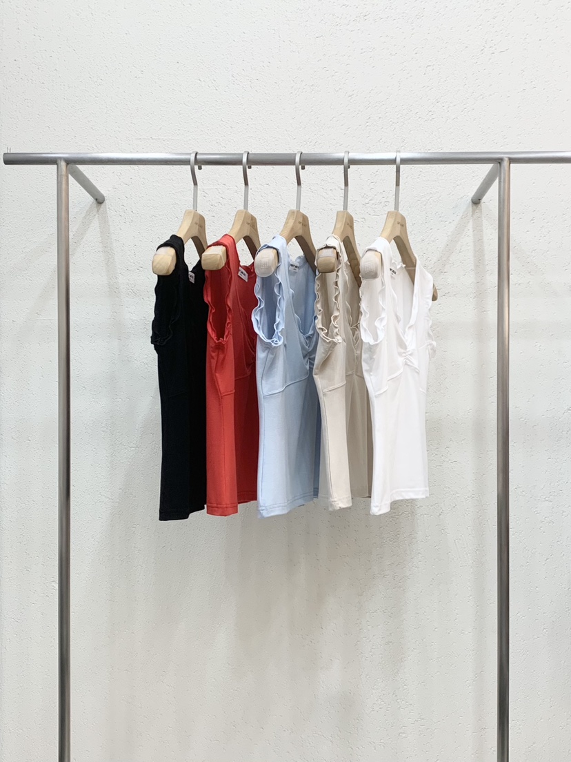 LIGHT AND SALT韓國東大門代購女裝新品26春夏吊帶背心含胸花LIGHT AND SALT吊帶/背心