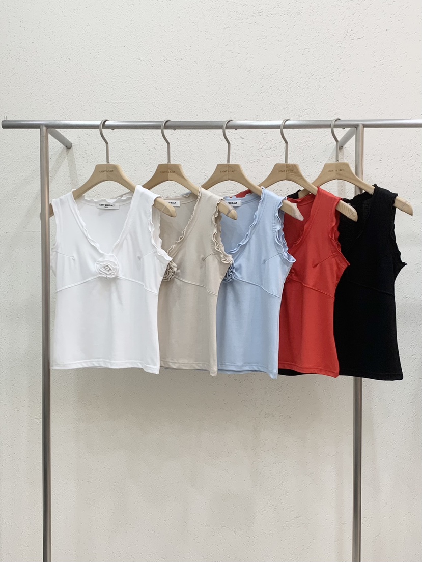 LIGHT AND SALT韓國東大門代購女裝新品26春夏吊帶背心含胸花LIGHT AND SALT吊帶/背心