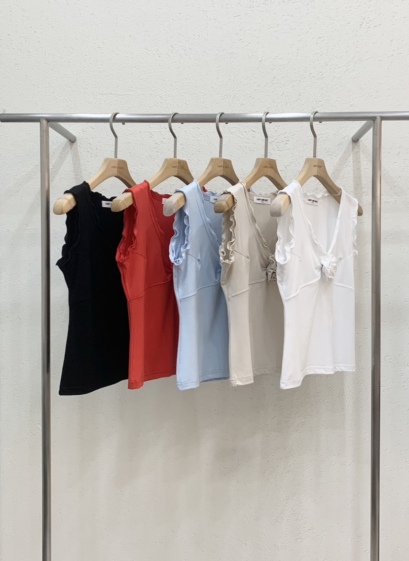 LIGHT AND SALT韓國東大門代購女裝新品26春夏吊帶背心含胸花LIGHT AND SALT吊帶/背心