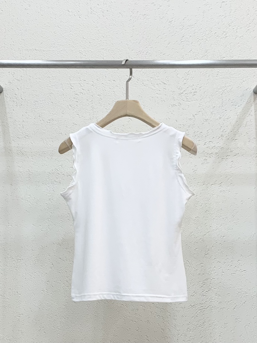 LIGHT AND SALT韓國東大門代購女裝新品26春夏吊帶背心含胸花LIGHT AND SALT吊帶/背心