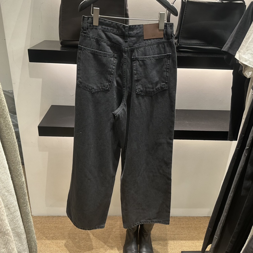 FEBRUARY 11韓國直郵實拍女裝新品26春夏人氣熱賣牛仔褲FEBRUARY 11牛仔褲