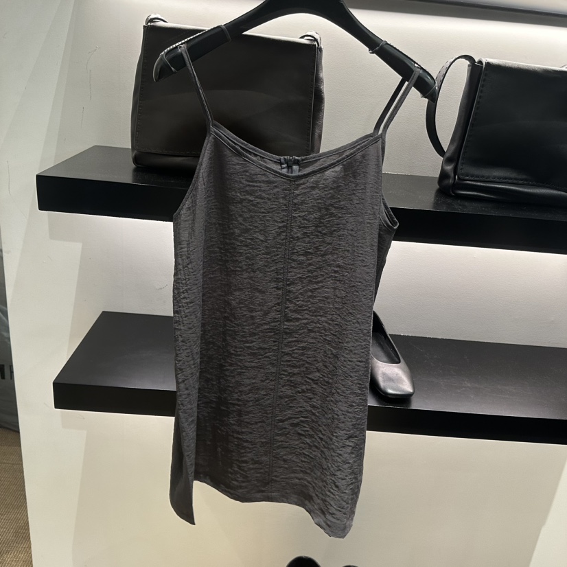 FEBRUARY 11韓國代購女裝新款人氣職業時尚熱賣吊帶背心FEBRUARY 11吊帶/背心圖色2墨色