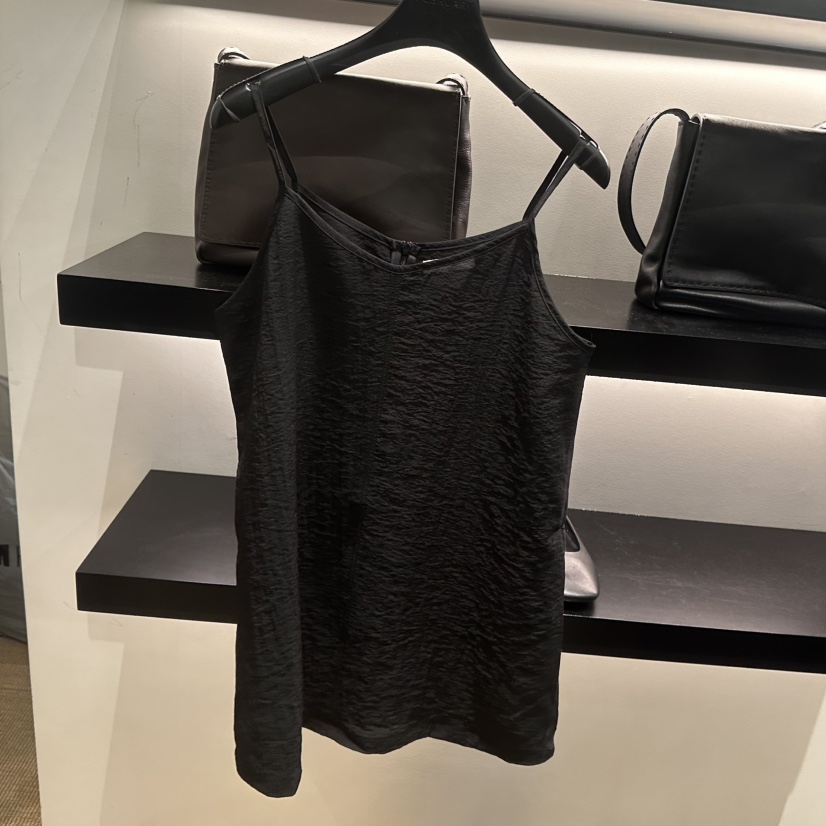 FEBRUARY 11韓國代購女裝新款人氣職業時尚熱賣吊帶背心FEBRUARY 11吊帶/背心圖色3黑色