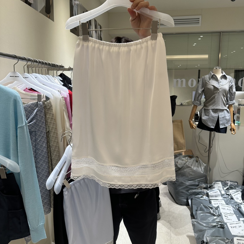 MOREMORE韓國代購女裝新品人氣時尚職業半身裙中短裙蕾絲more more半身裙/中短裙圖色1