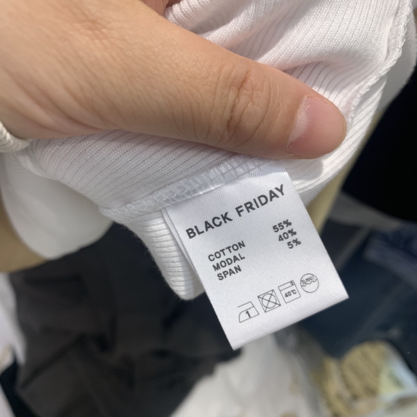 BLACKFRIDAY韓國直郵實拍女裝新品人氣推薦休閑時尚吊帶背心BLACK FRIDAY吊帶/背心