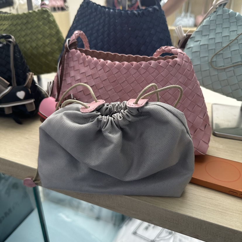 LEONIE韓國直郵女裝新款26春夏時尚熱賣單肩斜跨包不含飾品LEONIE單肩/斜跨包