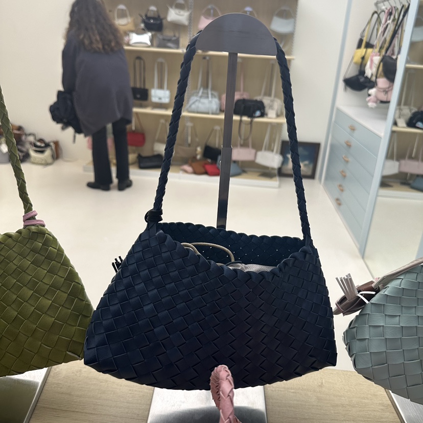 LEONIE韓國直郵女裝新款26春夏時尚熱賣單肩斜跨包不含飾品LEONIE單肩/斜跨包圖色3深藍色