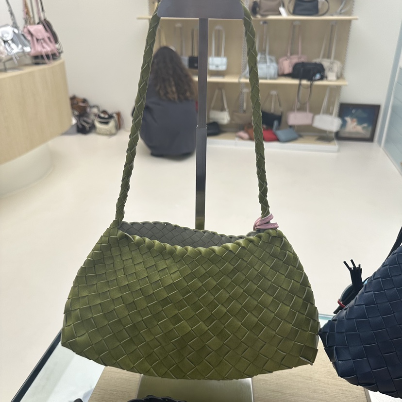 LEONIE韓國直郵女裝新款26春夏時尚熱賣單肩斜跨包不含飾品LEONIE單肩/斜跨包圖色4