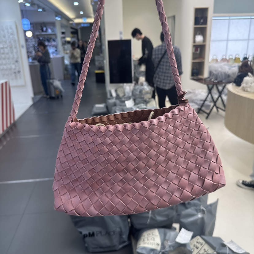 LEONIE韓國直郵女裝新款26春夏時尚熱賣單肩斜跨包不含飾品LEONIE單肩/斜跨包圖色6