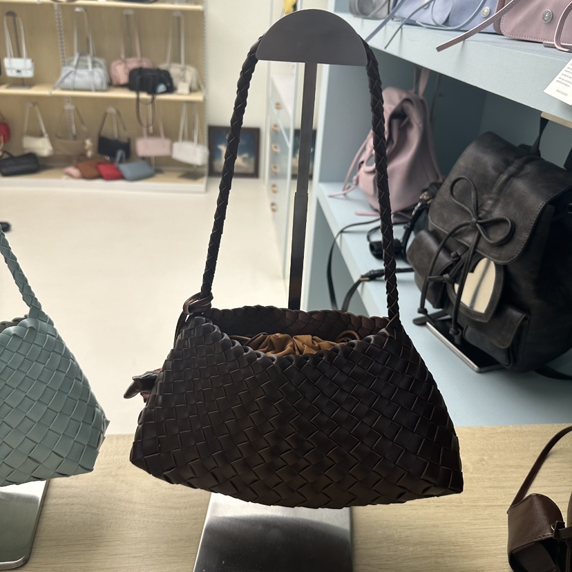 LEONIE韓國直郵女裝新款26春夏時尚熱賣單肩斜跨包不含飾品LEONIE單肩/斜跨包圖色7