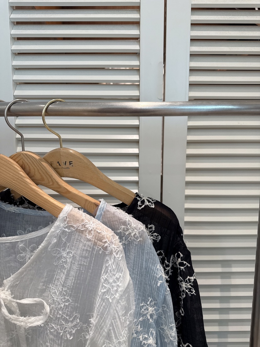 FAVE-L韓國直郵女裝新款26春夏職業時尚襯衫蕾絲衫花朵雪紡FAVE-L襯衫/蕾絲衫