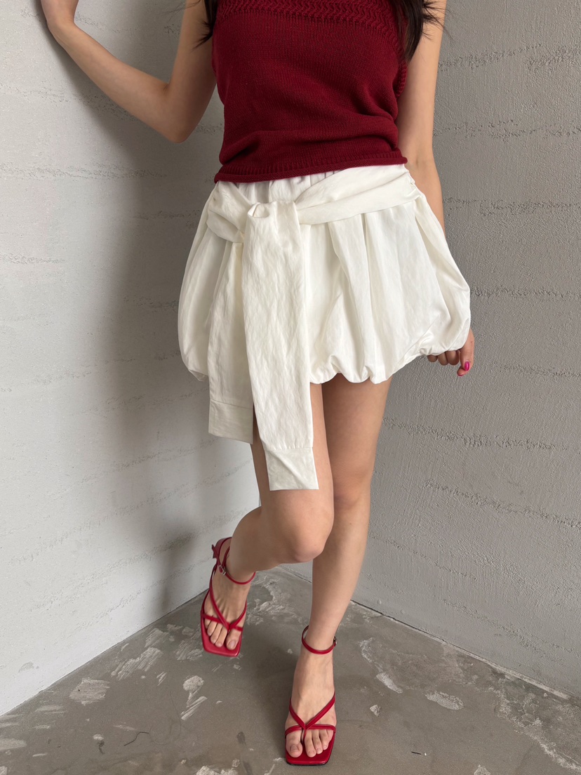 TOO HOT韓國東大門直郵女裝新款26春夏職業短裙系帶花朵TOO HOT短裙