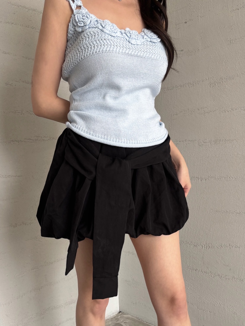 TOO HOT韓國東大門直郵女裝新款26春夏職業短裙系帶花朵TOO HOT短裙