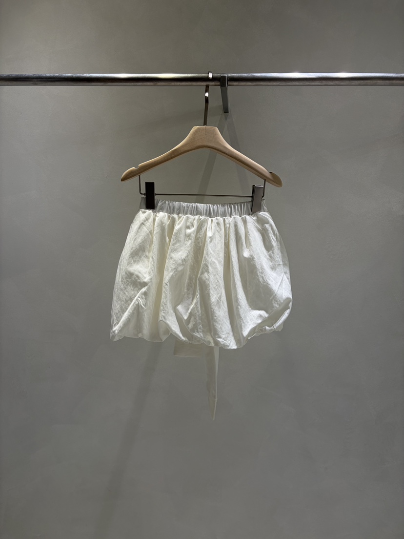 TOO HOT韓國東大門直郵女裝新款26春夏職業短裙系帶花朵TOO HOT短裙