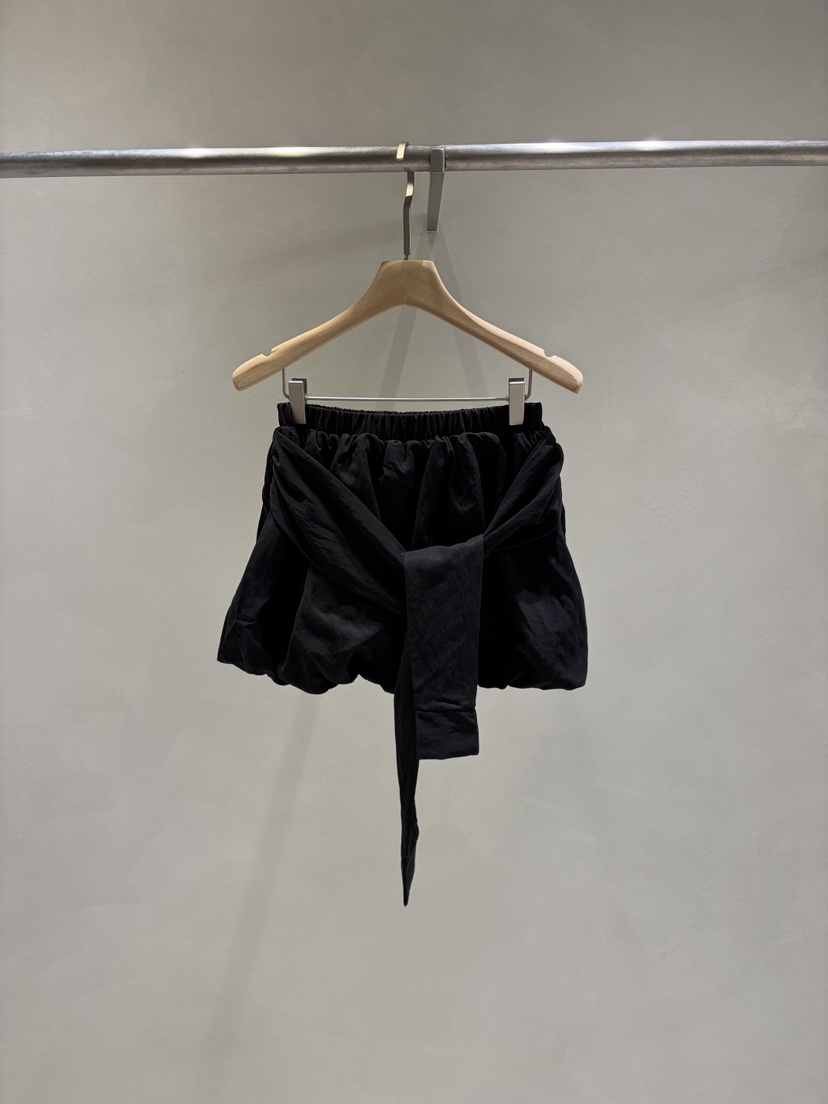 TOO HOT韓國東大門直郵女裝新款26春夏職業短裙系帶花朵TOO HOT短裙圖色2