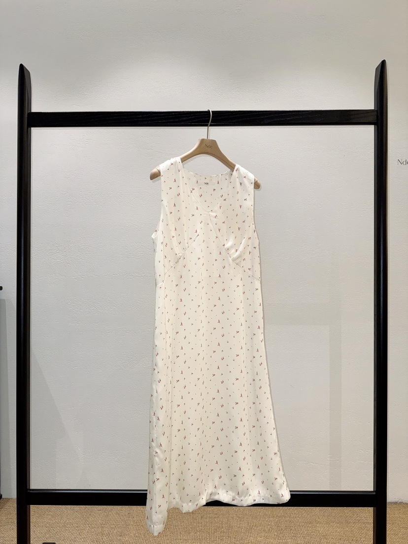 NDE韓國東大門直郵女裝新款時尚人氣26春夏熱賣連衣裙小花BOHEME_NDE連衣裙圖色1