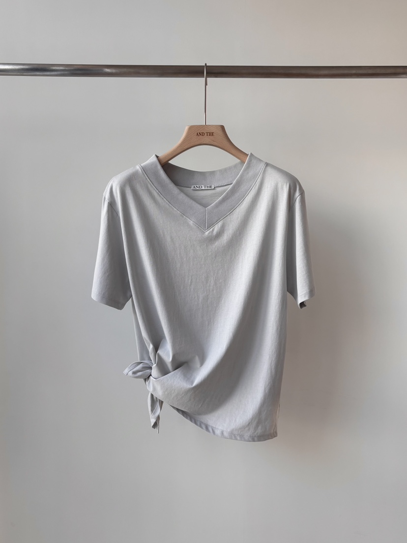 AND THE韓國東大門直郵女裝新品人氣時尚休閑推薦T恤V領AND THET恤圖色1