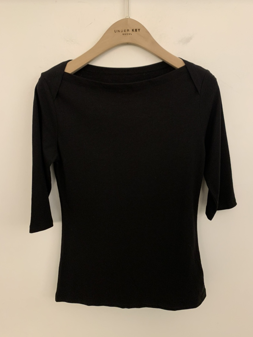 UNDER KEY韓國代購女士新品時尚休閑推薦人氣熱賣T恤船領UNDER KEYT恤圖色2黑色