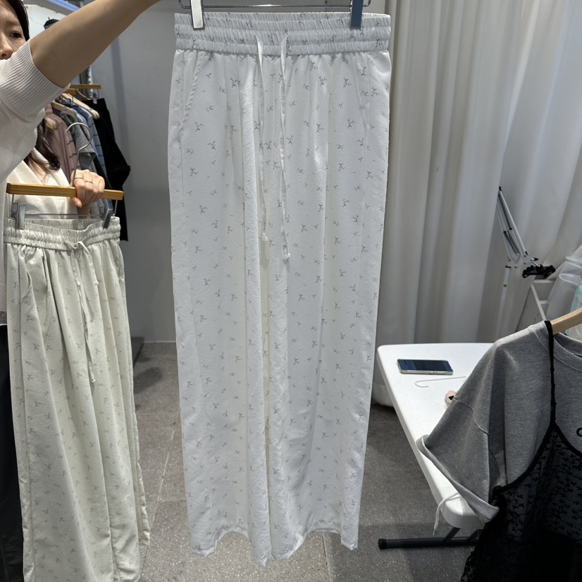 空韓國直郵女士新品時尚人氣休閑職業推薦休閑褲口袋花朵空休閑褲圖色2