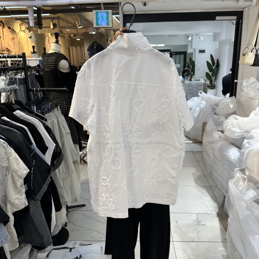 空韓國東大門直郵女裝新款推薦人氣26春夏襯衫蕾絲衫花朵褶皺BAKHA襯衫/蕾絲衫