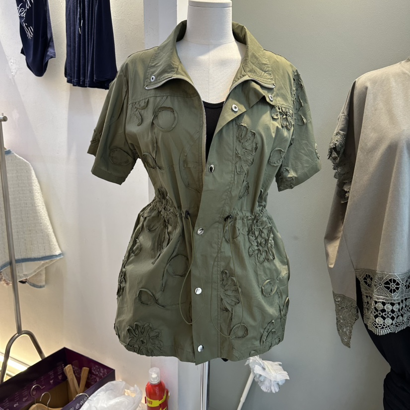 空韓國東大門直郵女裝新款推薦人氣26春夏襯衫蕾絲衫花朵褶皺BAKHA襯衫/蕾絲衫圖色1