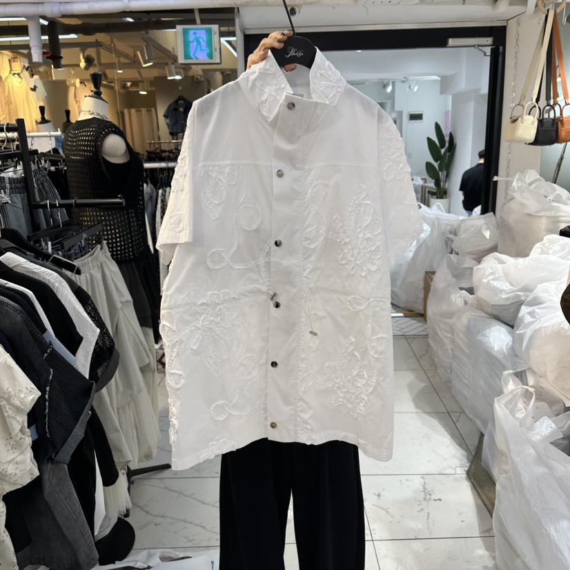 空韓國東大門直郵女裝新款推薦人氣26春夏襯衫蕾絲衫花朵褶皺BAKHA襯衫/蕾絲衫圖色2