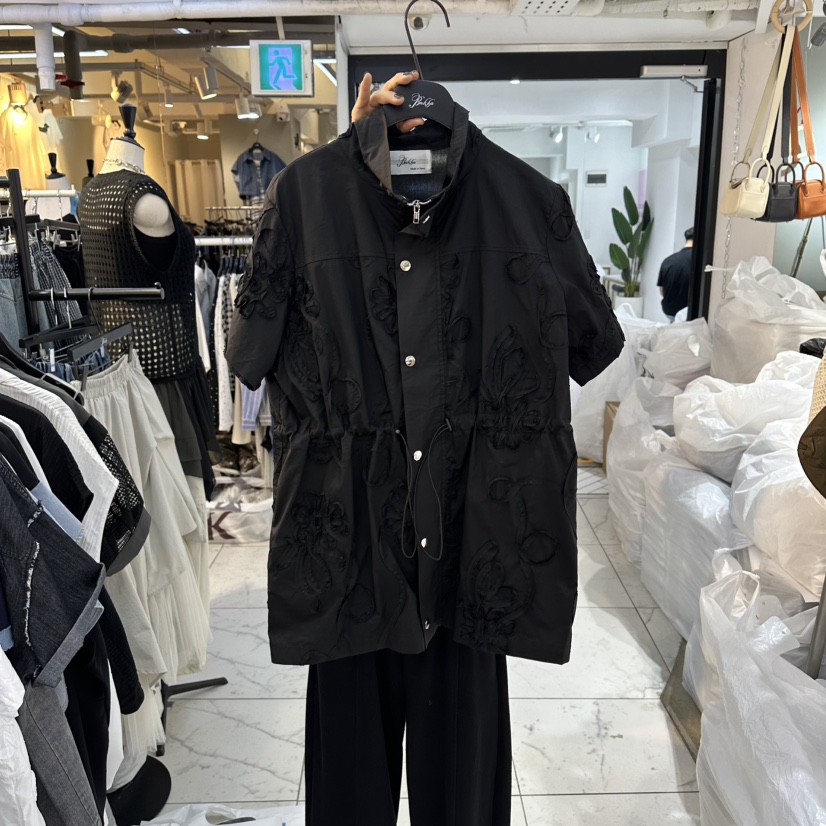 空韓國東大門直郵女裝新款推薦人氣26春夏襯衫蕾絲衫花朵褶皺BAKHA襯衫/蕾絲衫圖色3