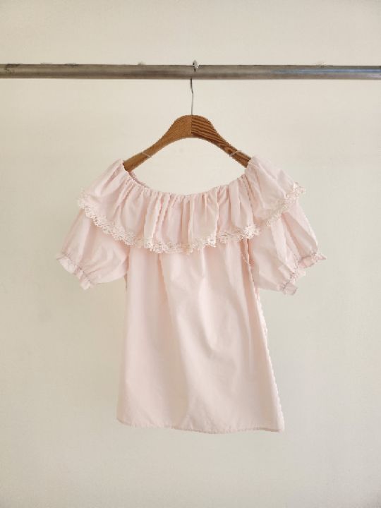 FEMME韓國東大門直郵女裝新款熱賣26春夏襯衫蕾絲衫荷葉邊露肩FEMME襯衫/蕾絲衫