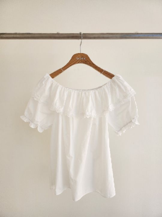 FEMME韓國東大門直郵女裝新款熱賣26春夏襯衫蕾絲衫荷葉邊露肩FEMME襯衫/蕾絲衫圖色1