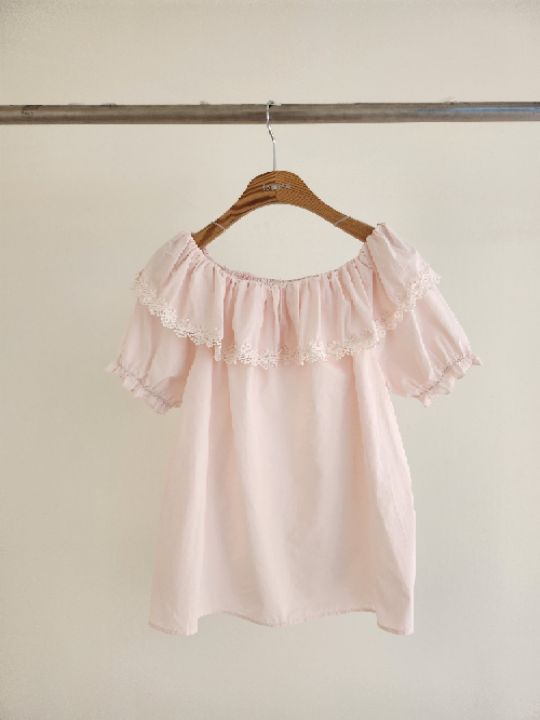 FEMME韓國東大門直郵女裝新款熱賣26春夏襯衫蕾絲衫荷葉邊露肩FEMME襯衫/蕾絲衫圖色2