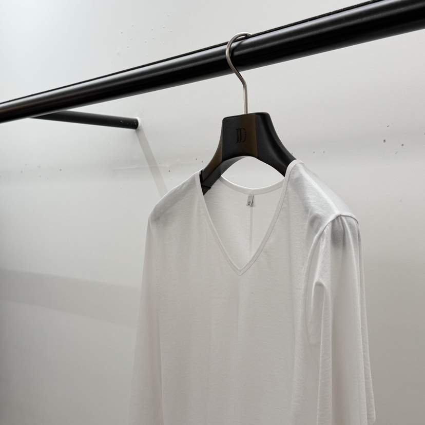 ID韓國直郵女裝新款推薦真品休閑時尚職業26春夏長袖T恤V領ID長袖T恤