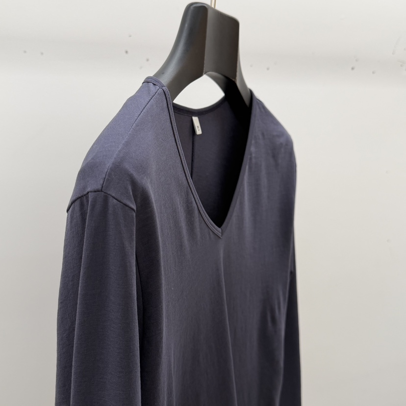 ID韓國直郵女裝新款推薦真品休閑時尚職業26春夏長袖T恤V領ID長袖T恤