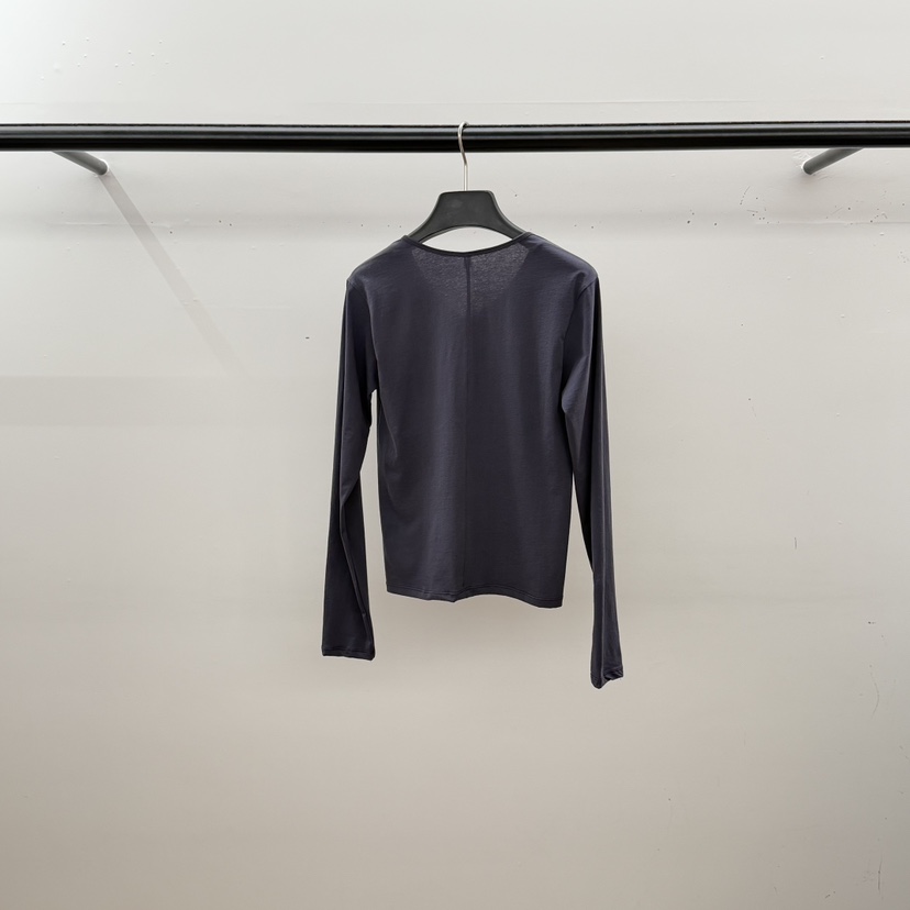 ID韓國直郵女裝新款推薦真品休閑時尚職業26春夏長袖T恤V領ID長袖T恤