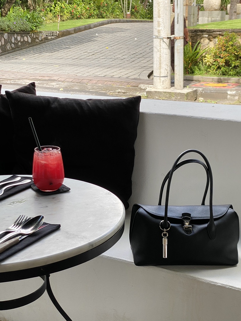 ERUME韓國代購女裝新品職業推薦手拿包腋下包不含小包皮革ERUME手拿包/腋下包