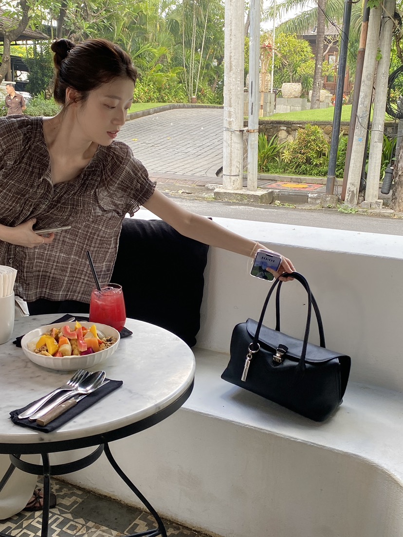 ERUME韓國代購女裝新品職業推薦手拿包腋下包不含小包皮革ERUME手拿包/腋下包