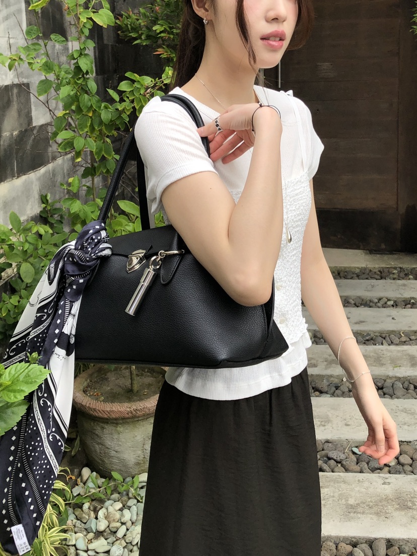 ERUME韓國代購女裝新品職業推薦手拿包腋下包不含小包皮革ERUME手拿包/腋下包