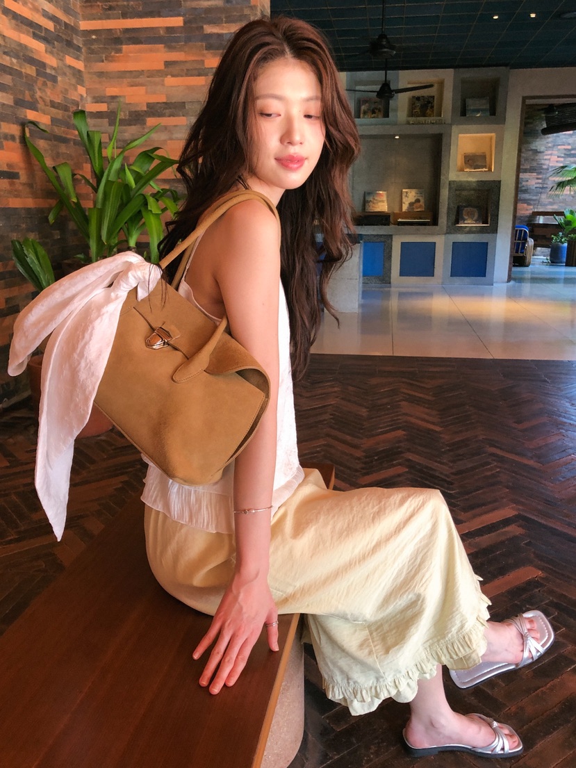 ERUME韓國代購女裝新品職業推薦手拿包腋下包不含小包皮革ERUME手拿包/腋下包