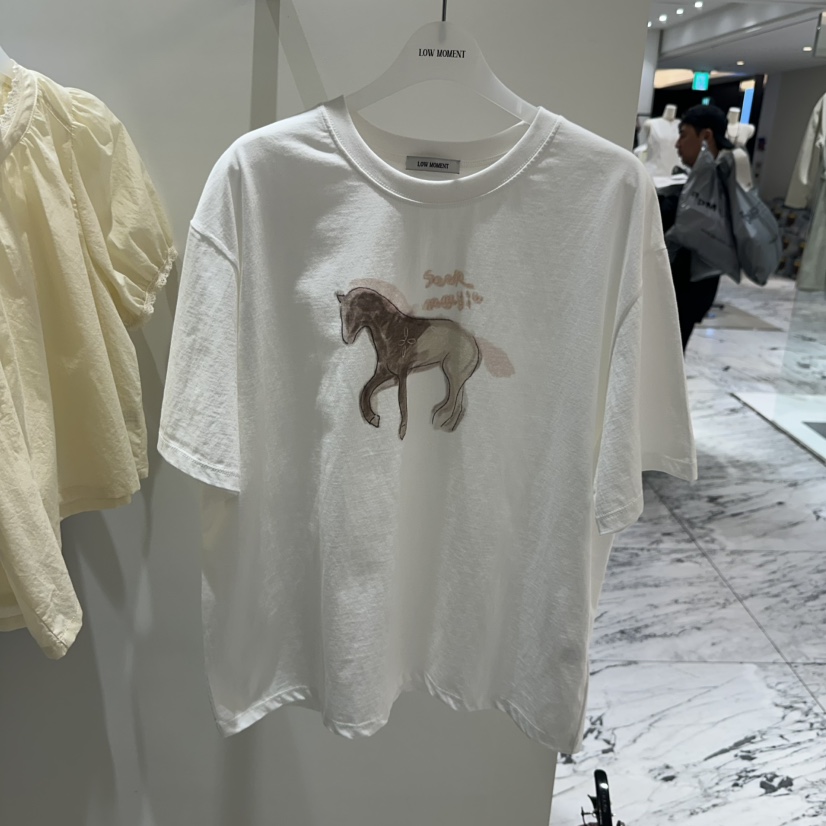 LOW MOMENT韓國代購女士新品時尚職業人氣休閑推薦熱賣T恤LOW MOMENTT恤圖色1