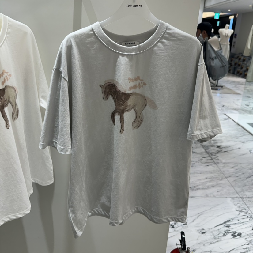 LOW MOMENT韓國代購女士新品時尚職業人氣休閑推薦熱賣T恤LOW MOMENTT恤圖色2