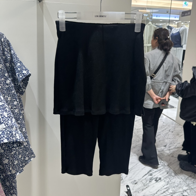 LOW MOMENT韓國代購女士新款人氣推薦時尚26春夏休閑短褲LOW MOMENT短褲圖色2