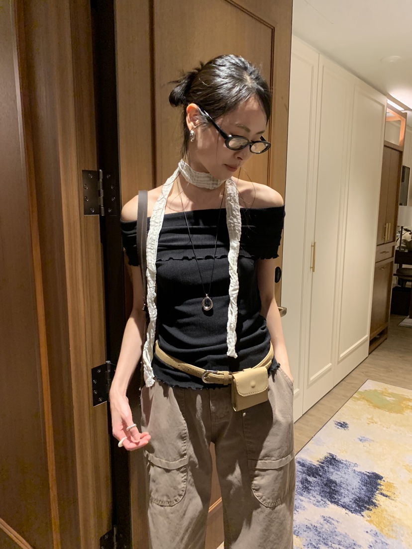 LOFN韓國直郵實拍女裝新品人氣休閑職業時尚26春夏T恤露肩LOFNT恤