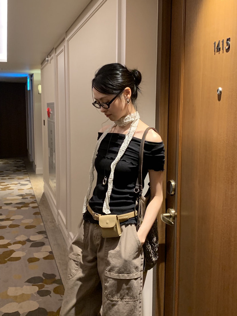 LOFN韓國直郵實拍女裝新品人氣休閑職業時尚26春夏T恤露肩LOFNT恤