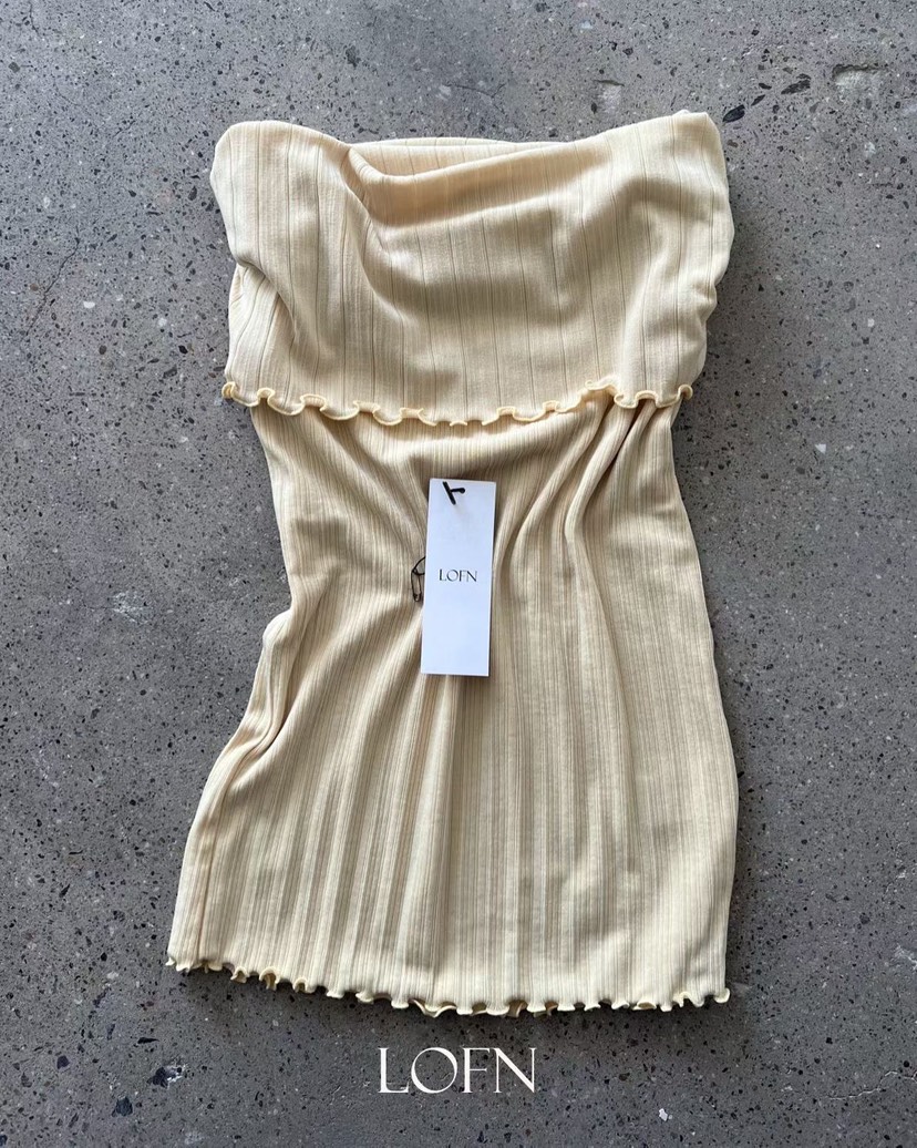 LOFN韓國直郵實拍女裝新品人氣休閑職業時尚26春夏T恤露肩LOFNT恤圖色1