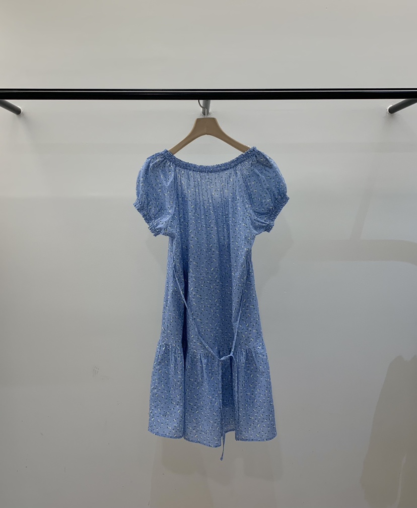 LA CREME韓國直郵實拍女裝新品時尚職業26春夏連衣裙花朵露肩LA CREME連衣裙