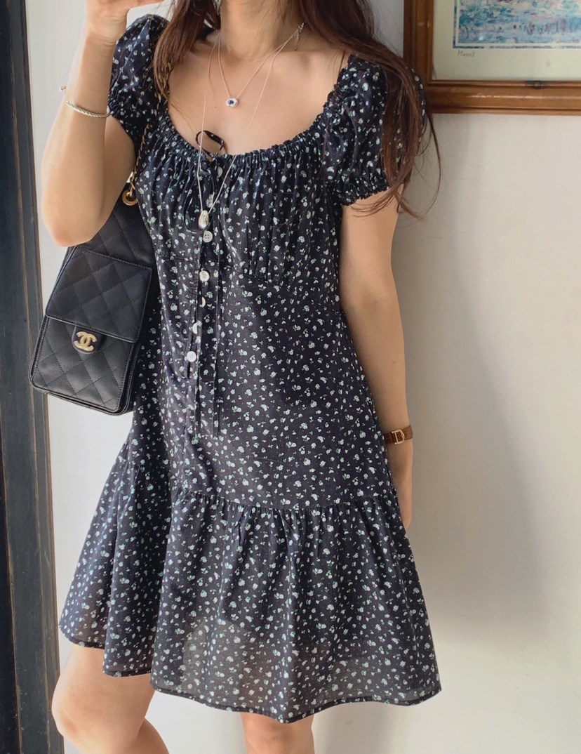 LA CREME韓國直郵實拍女裝新品時尚職業26春夏連衣裙花朵露肩LA CREME連衣裙